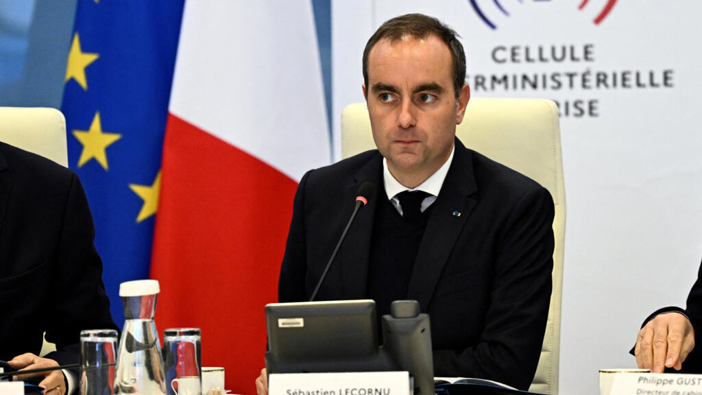 FRANCIA: Ministro anuncia toques de queda gran parte país imagen