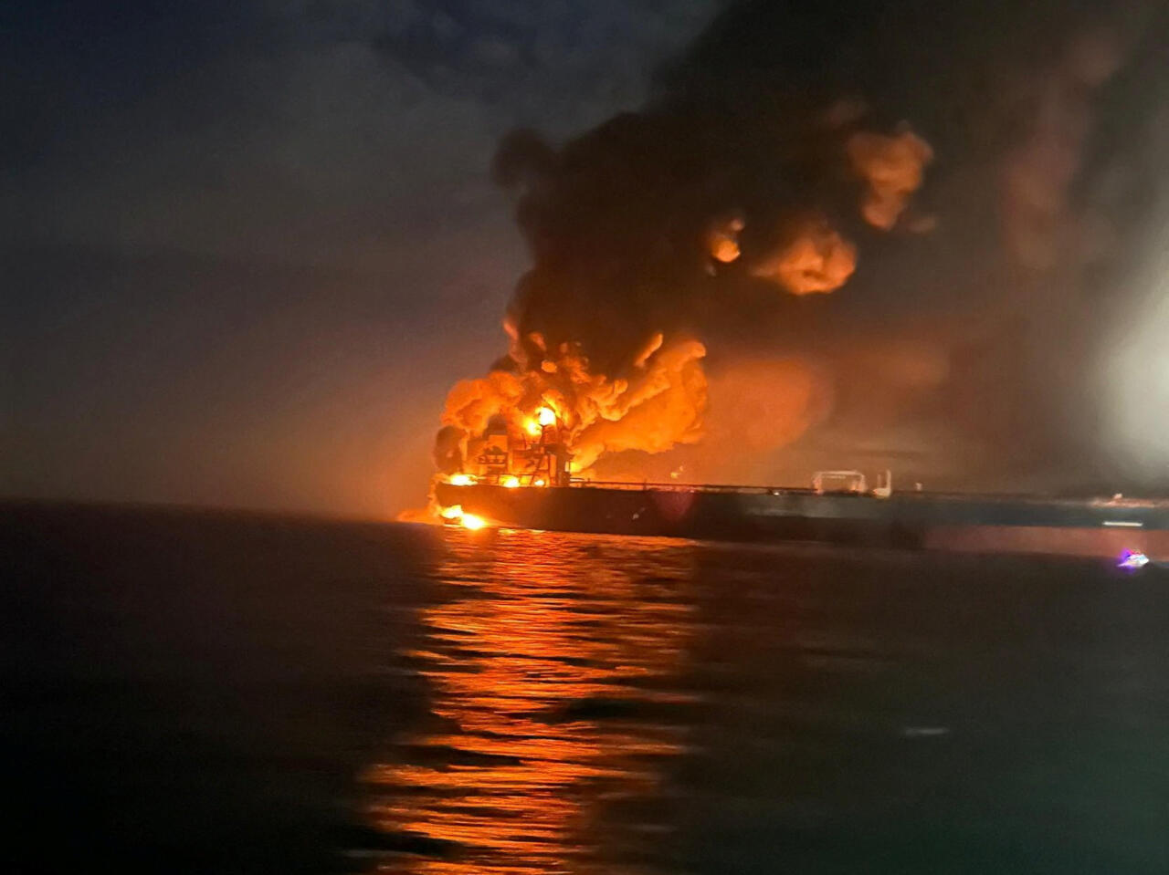 Ucrania bombardea posiciones e instalaciones petrolíferas rusas imagen