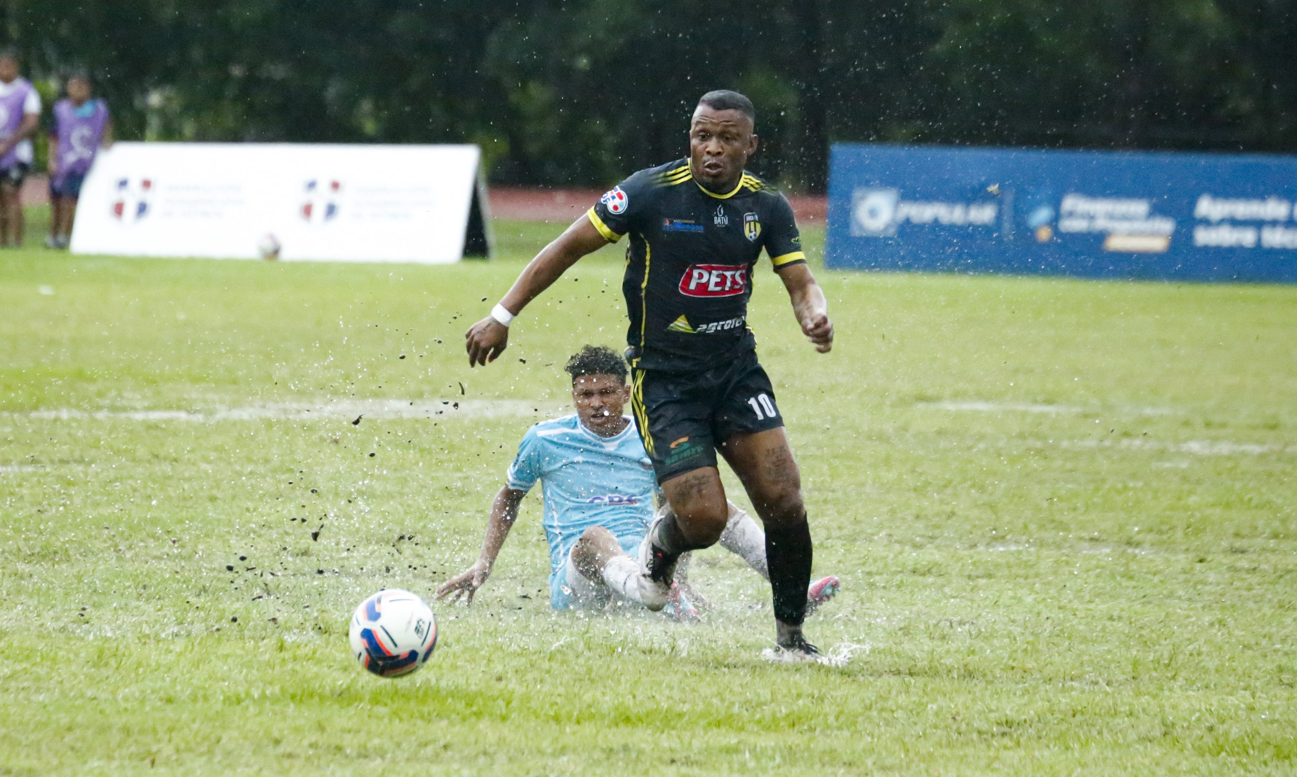 Cibao FC remonta en descuento y Salcedo vence a Moca en LDF imagen