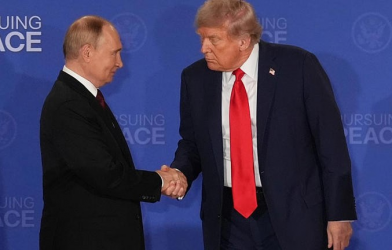 Trump se alinea con Rusia, dice exgeneral de los Estados Unidos Trump se alinea con Rusia, dice exgeneral de los Estados Unidos